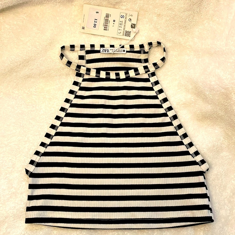 ZARA Corp Top (Brand New!) 
Brand: Zara
Color: White/Blue
Size: S
Material: Knit